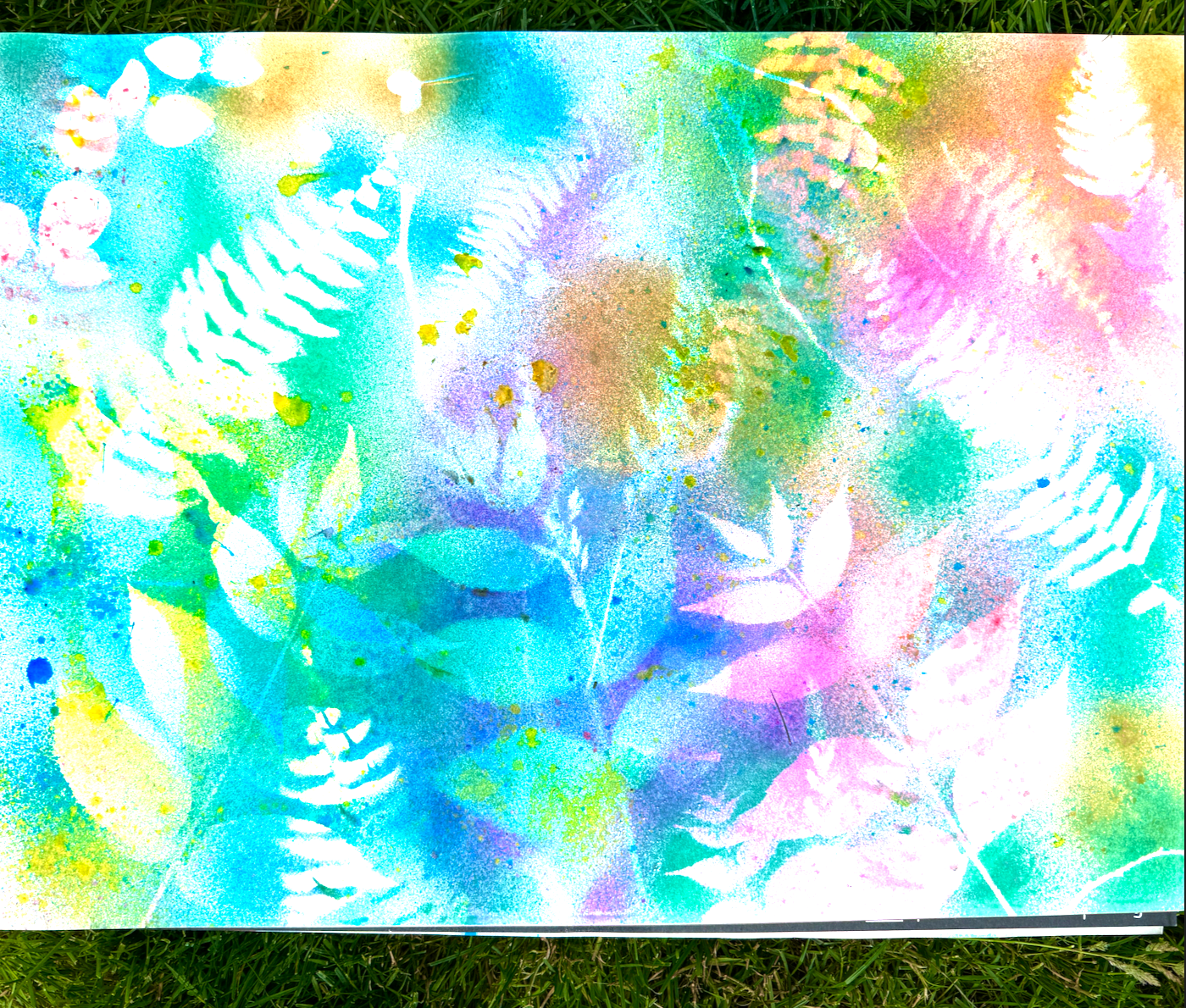 Turn Old Markers into Outdoor Art: DIY Plant Silhouette Spray Paintings 🌿🎨